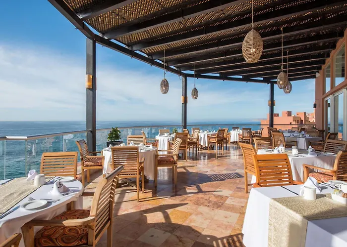 Club Regina Cabos Hotel 4*
