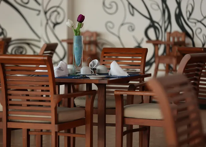 Club Regina Cabos Hotel 4*