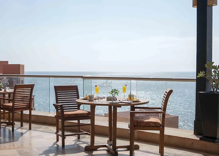 Club Regina Cabos Hotel 4*
