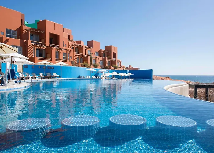 Hotel Club Regina Cabos 4*