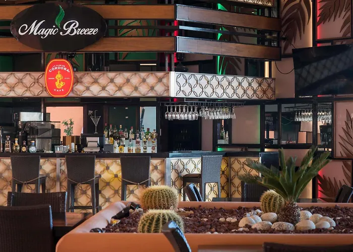 Club Regina Cabos Hotel 4*